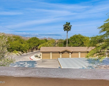 7050 E Sunrise Drive - Photo Thumbnail 22