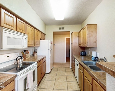 7050 E Sunrise Drive - Photo Thumbnail 7