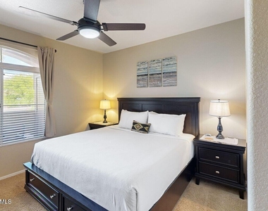 7050 E Sunrise Drive - Photo Thumbnail 9