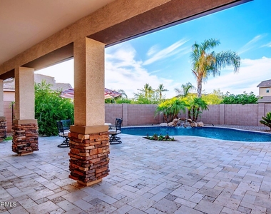 702 W San Carlos Way - Photo Thumbnail 11