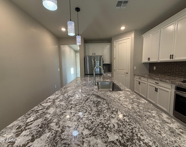 9458 E Thatcher Avenue - Photo Thumbnail 13