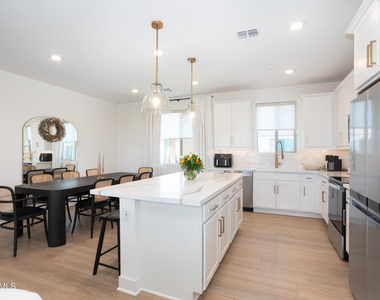 2121 W Sonoran Desert Drive - Photo Thumbnail 5