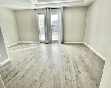 2289 E Aster Drive - Photo Thumbnail 8