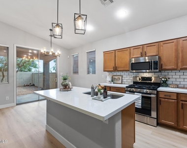 10361 W Foothill Drive - Photo Thumbnail 12