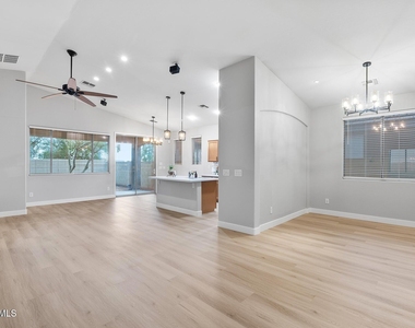 10361 W Foothill Drive - Photo Thumbnail 7