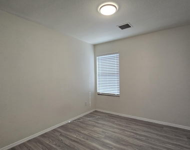638 E Springfield Place - Photo Thumbnail 19
