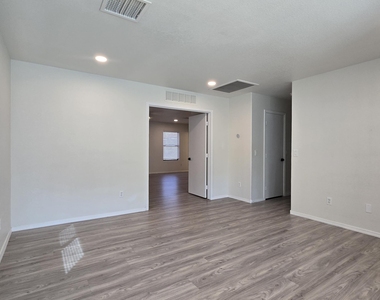 638 E Springfield Place - Photo Thumbnail 13