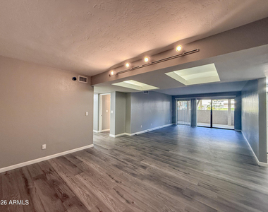 5110 N 31st Way - Photo Thumbnail 4