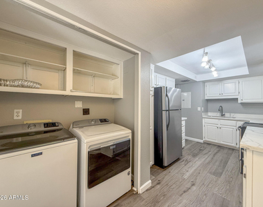 5110 N 31st Way - Photo Thumbnail 3