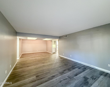 5110 N 31st Way - Photo Thumbnail 6