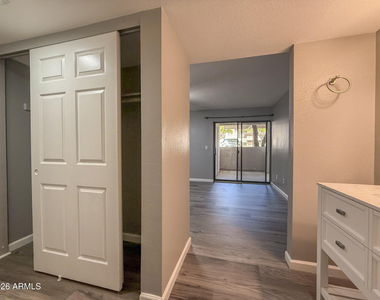 5110 N 31st Way - Photo Thumbnail 13