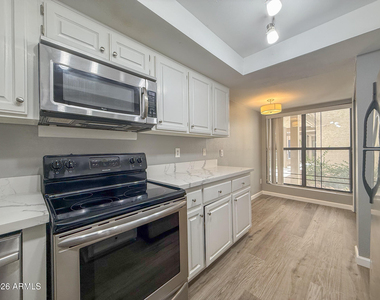 5110 N 31st Way - Photo Thumbnail 1