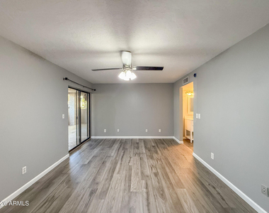 5110 N 31st Way - Photo Thumbnail 16