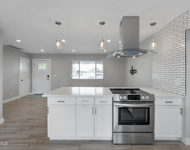 402 N 73rd Street - Photo Thumbnail 5