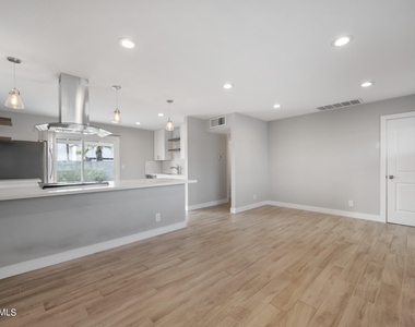 402 N 73rd Street - Photo Thumbnail 3