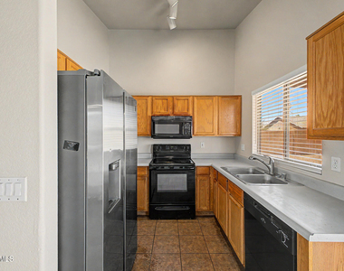 8904 W Edgemont Avenue - Photo Thumbnail 7