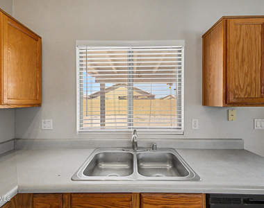 8904 W Edgemont Avenue - Photo Thumbnail 8