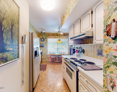 13242 W Kodiak Drive - Photo Thumbnail 7