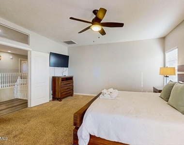 3288 E Devonshire Avenue - Photo Thumbnail 13