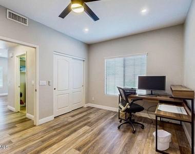 3288 E Devonshire Avenue - Photo Thumbnail 11