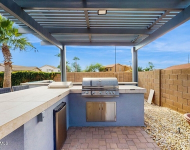3288 E Devonshire Avenue - Photo Thumbnail 22