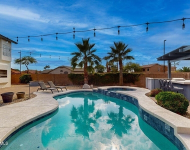 3288 E Devonshire Avenue - Photo Thumbnail 23
