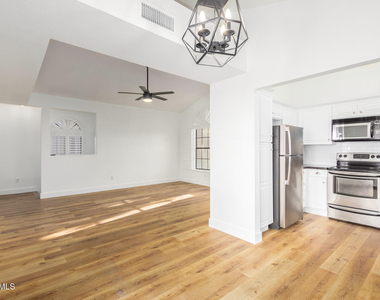 5640 E Bell Road - Photo Thumbnail 23