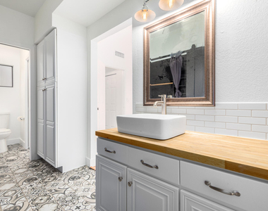 5640 E Bell Road - Photo Thumbnail 7