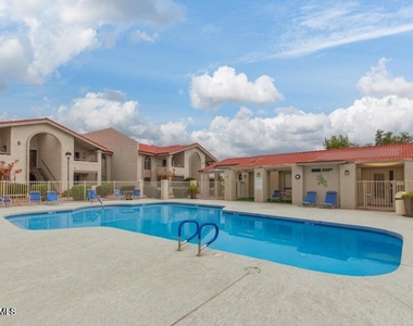 10610 S 48th Street - Photo Thumbnail 6