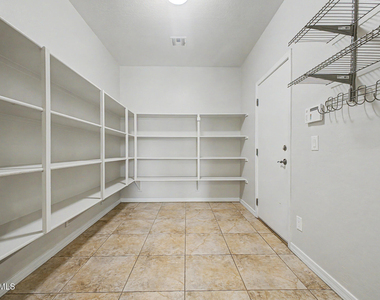4113 W Lydia Lane - Photo Thumbnail 6