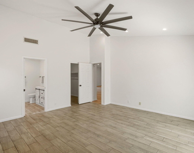 15221 N 42nd Place - Photo Thumbnail 31