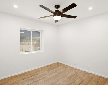 15221 N 42nd Place - Photo Thumbnail 44