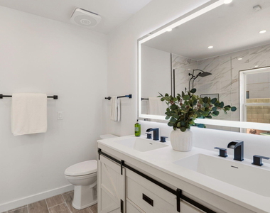 15221 N 42nd Place - Photo Thumbnail 34