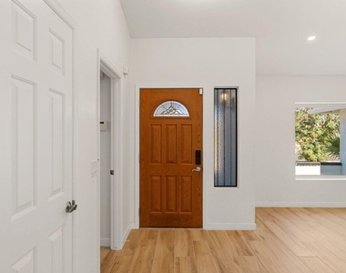 15221 N 42nd Place - Photo Thumbnail 7