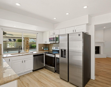15221 N 42nd Place - Photo Thumbnail 20