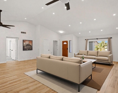 15221 N 42nd Place - Photo Thumbnail 12