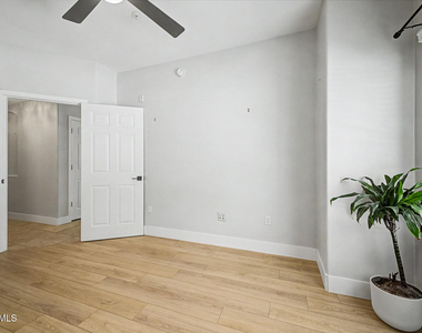 5350 E Deer Valley Drive - Photo Thumbnail 13