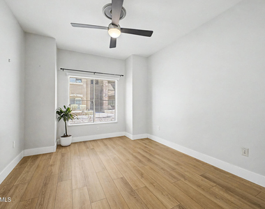 5350 E Deer Valley Drive - Photo Thumbnail 15