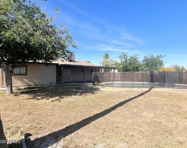 2343 W Portobello Avenue - Photo Thumbnail 16