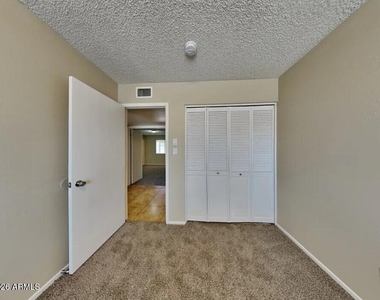 2343 W Portobello Avenue - Photo Thumbnail 8
