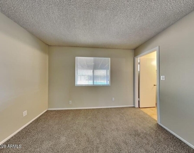 2343 W Portobello Avenue - Photo Thumbnail 5