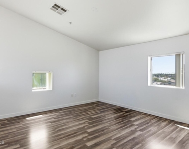 1111 W University Drive - Photo Thumbnail 22