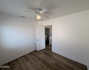 12930 W Paradise Drive - Photo Thumbnail 10