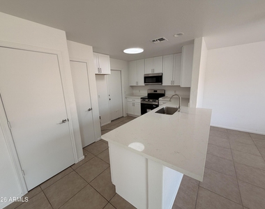 12930 W Paradise Drive - Photo Thumbnail 2