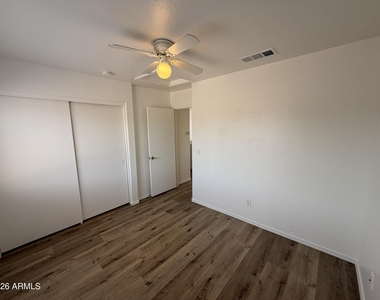 12930 W Paradise Drive - Photo Thumbnail 13