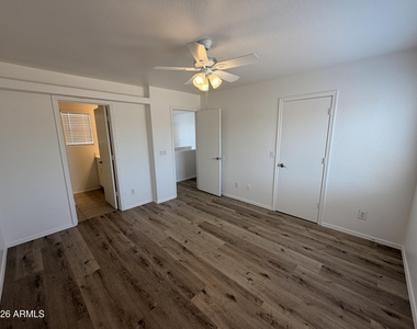 12930 W Paradise Drive - Photo Thumbnail 16