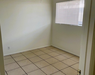 934 W Monterosa Street - Photo Thumbnail 4