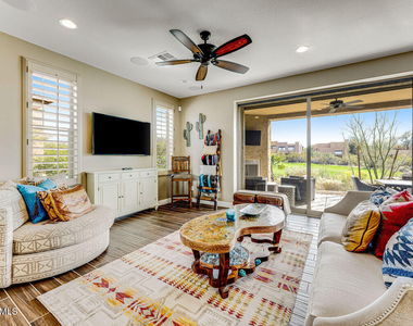 10260 E White Feather Lane - Photo Thumbnail 4