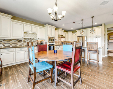 10260 E White Feather Lane - Photo Thumbnail 7