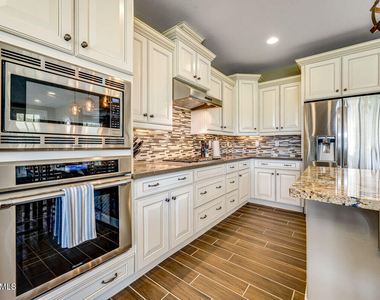 10260 E White Feather Lane - Photo Thumbnail 11